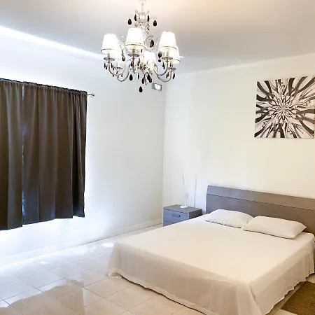 Premium Apartment: Marina Views