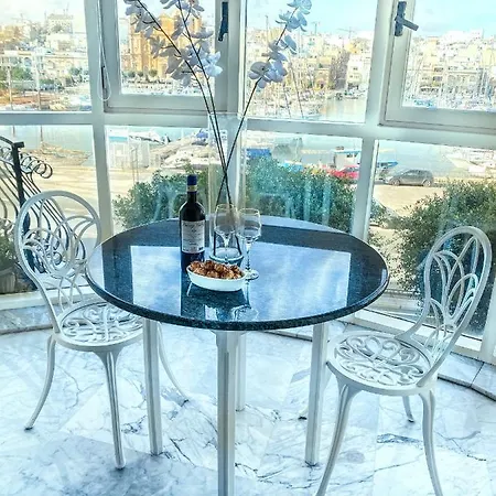 Premium Apartment: Marina Views *
